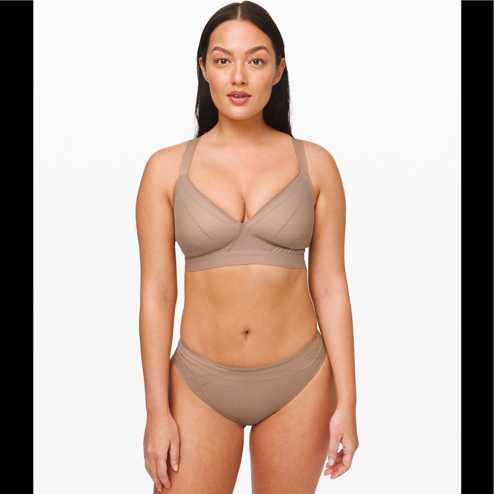 Lululemon AWAKE TO LACE BRA